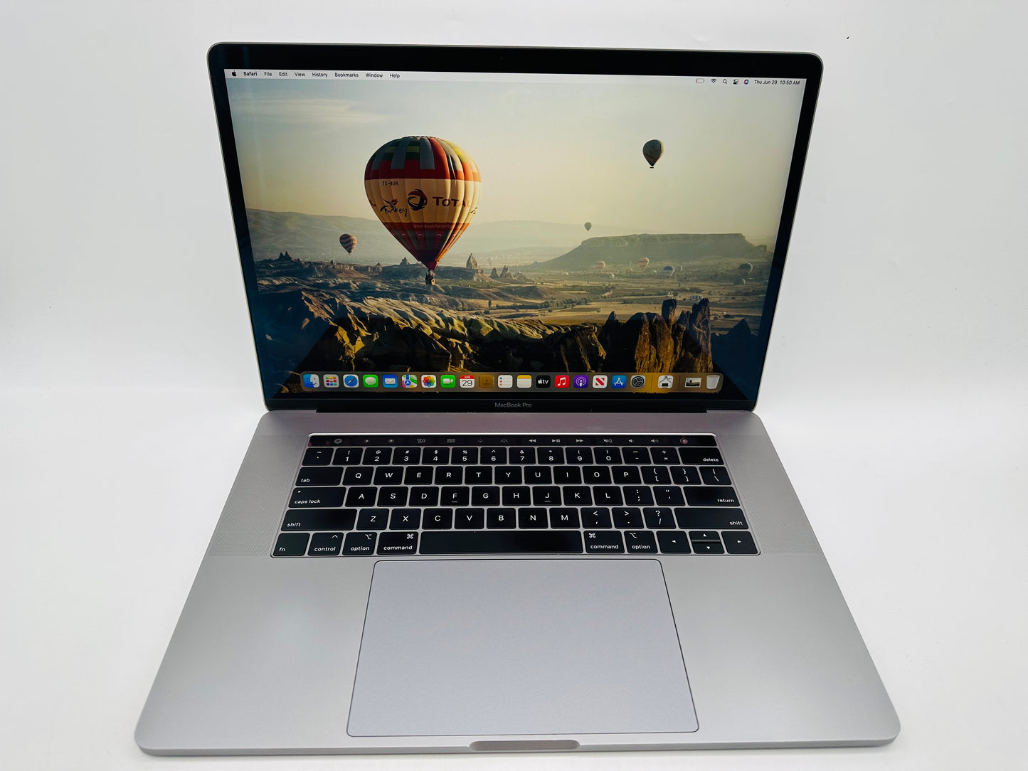 Apple 2018 MacBook Pro 15 in TB 2.2GHz i7 16GB RAM 256GB SSD RP555X 4GB - Good