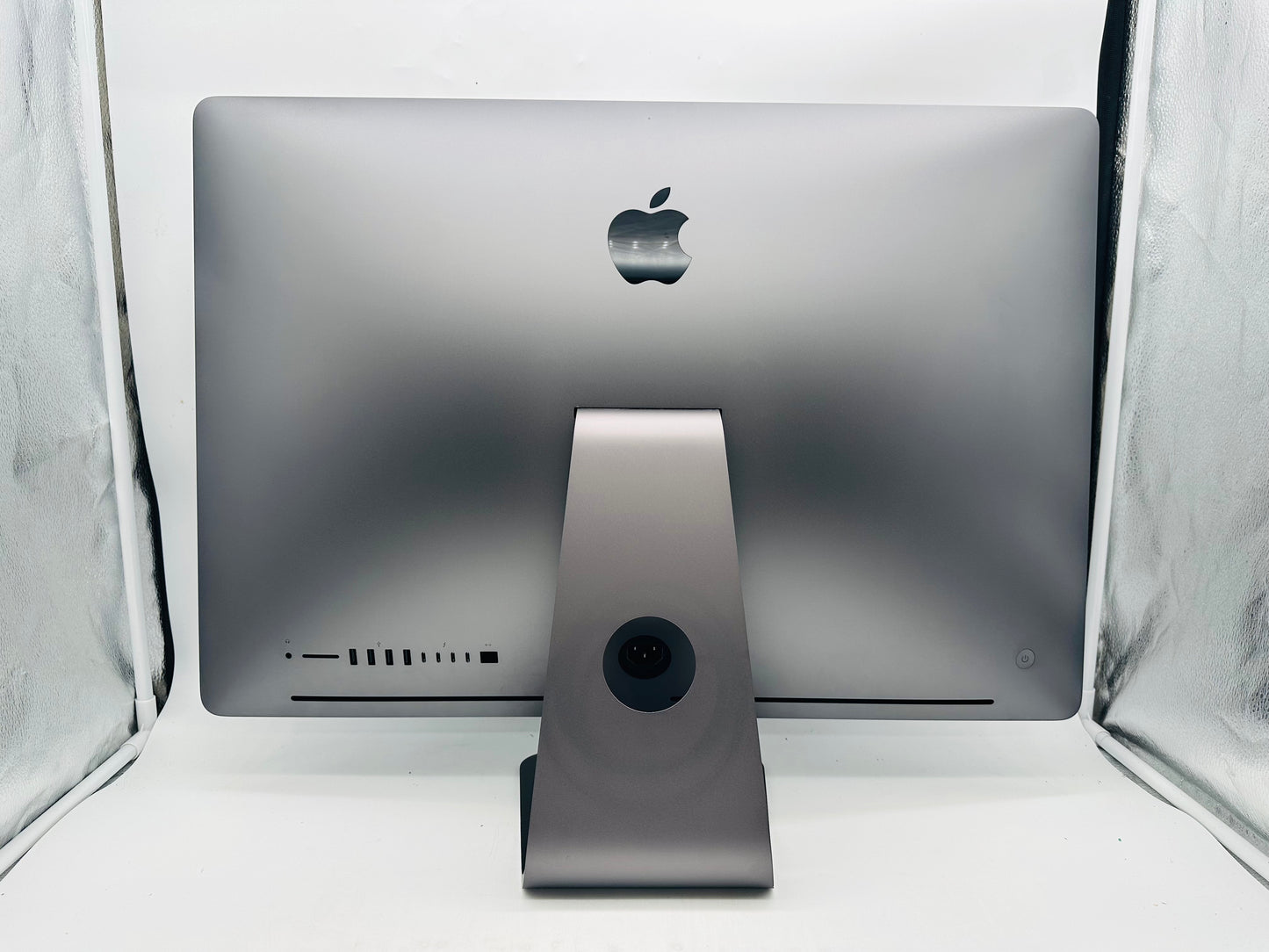 Apple 2017 iMac Pro 3.0GHz 10-Core Xeon W 64GB RAM 1TB SSD Vega 64X 16GB