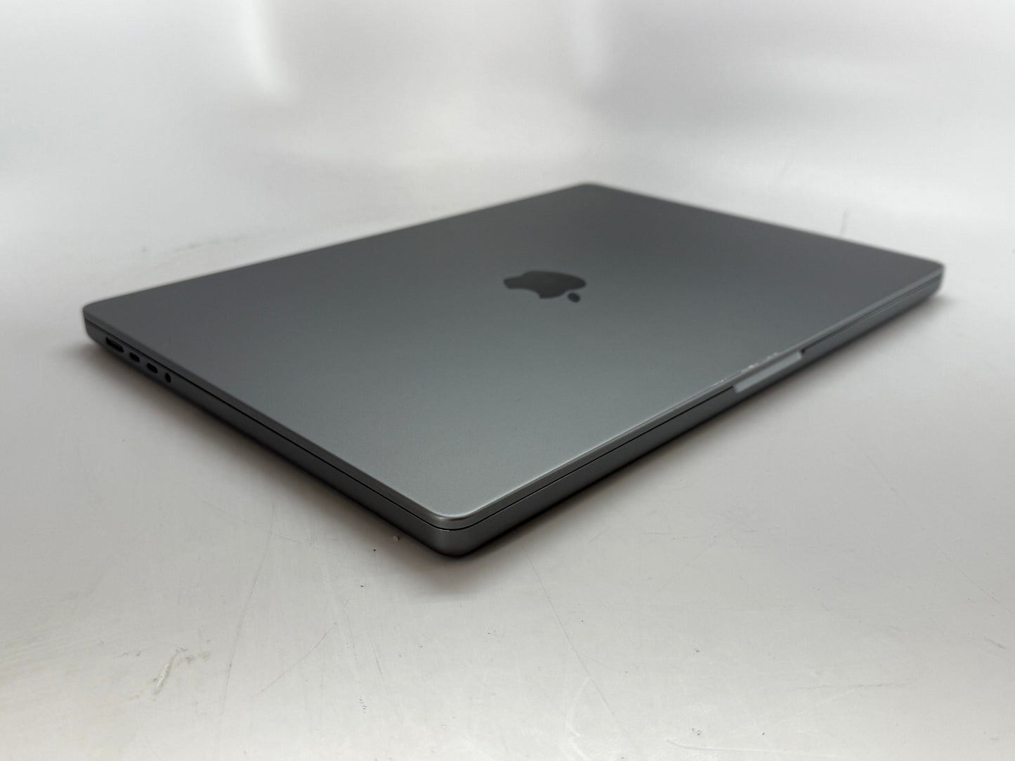 Apple 2021 MacBook Pro 16" M1 Max (24-Core GPU) 32GB RAM 2TB SSD - Very good