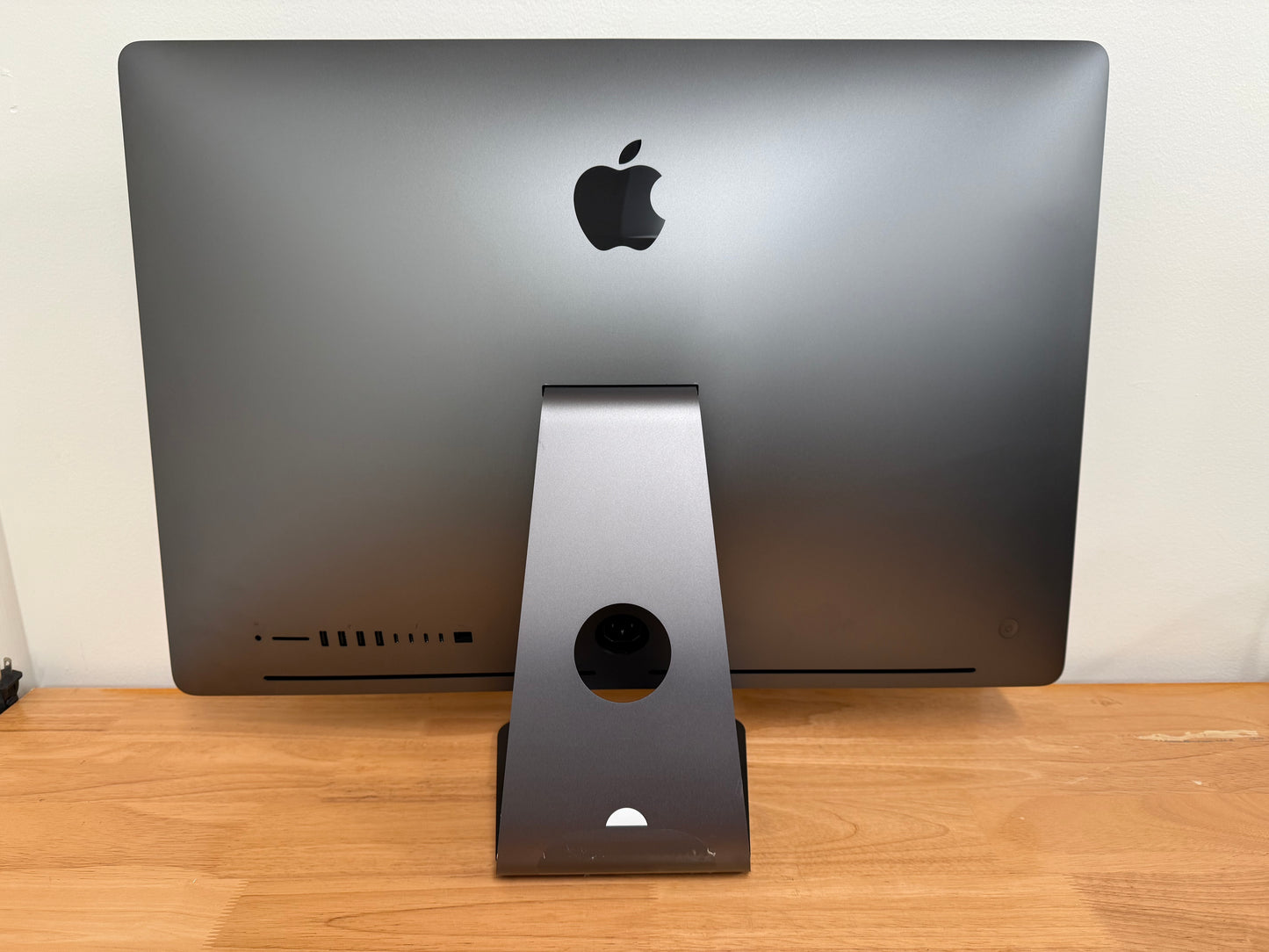 Apple 2017 iMac Pro 2.5GHz 14-Core Xeon W 64GB RAM 1TB SSD Vega 56 8GB - READ