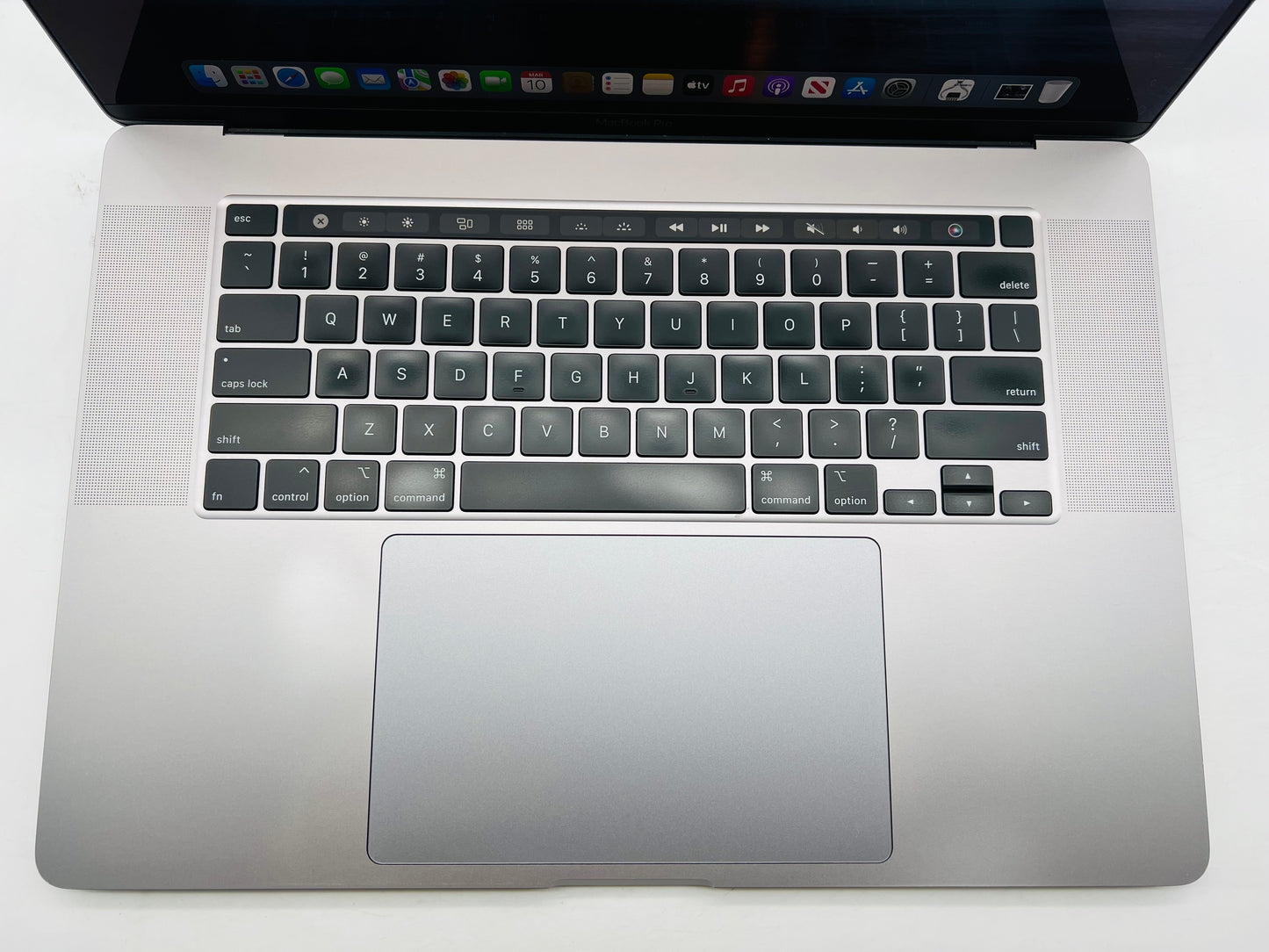 Apple 2019 MacBook Pro 16 in TB 2.3GHz 8-Core i9 32GB RAM 1TB SSD RP5500M 4GB