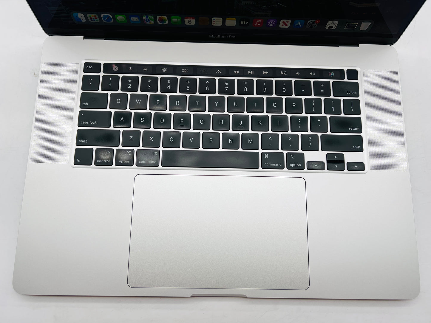 Apple 2019 MacBook Pro 16 in 2.6GHz 6-Core i7 16GB RAM 1TB SSD RP5300M 4GB