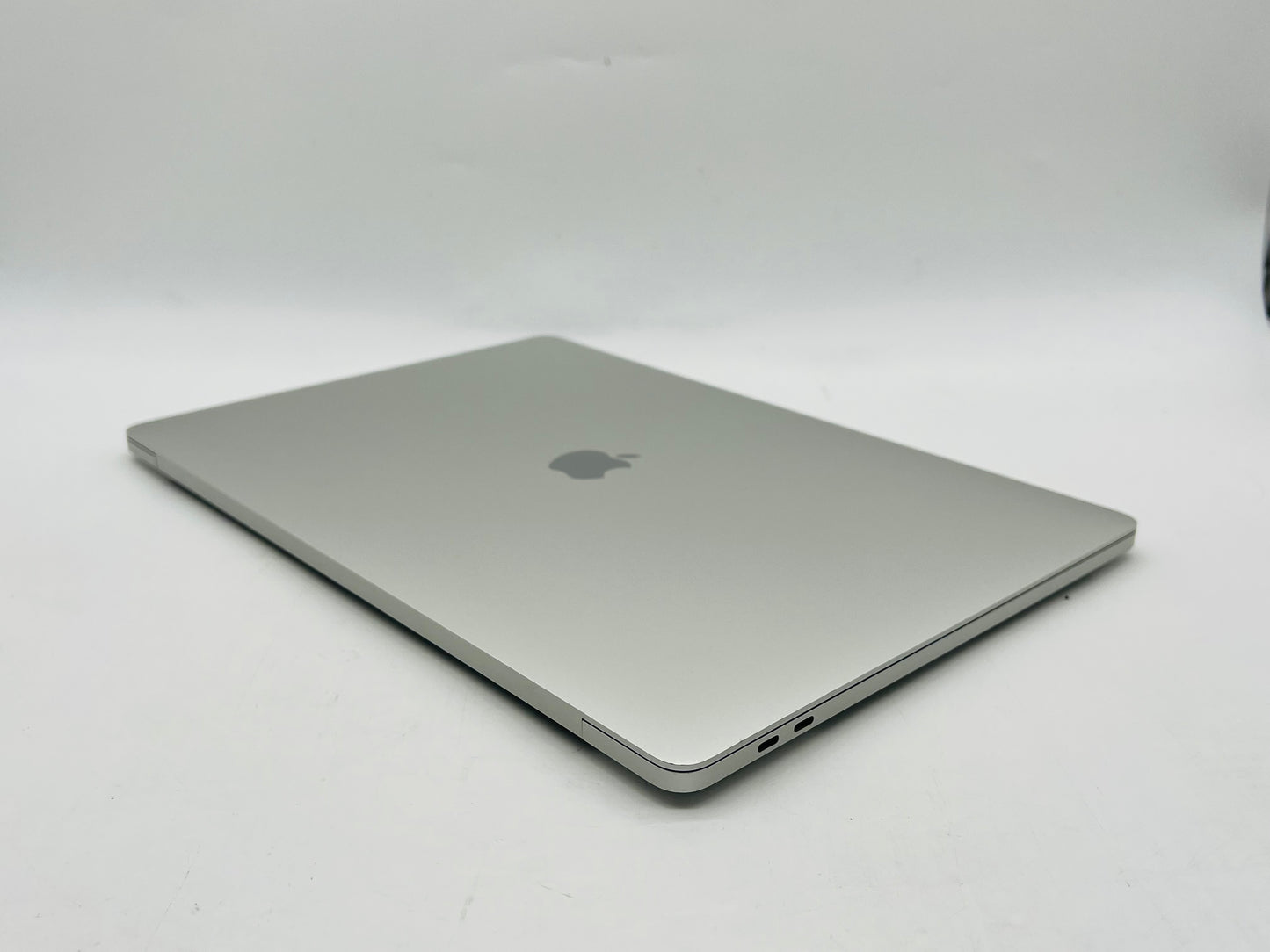 Apple 2019 MacBook Pro 16 in 2.6GHz 6-Core i7 16GB RAM 1TB SSD RP5300M 4GB