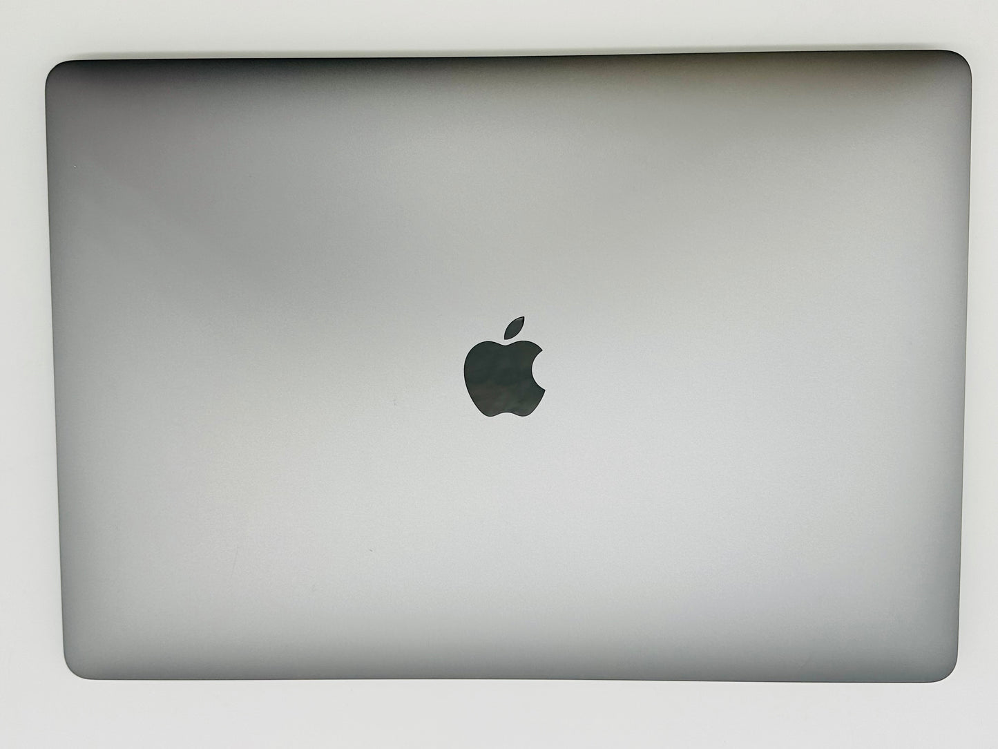 Apple 2019 15 in MacBook Pro TB 2.4GHz 8-Core i9 32GB RAM 1TB SSD Vega 20 4GB