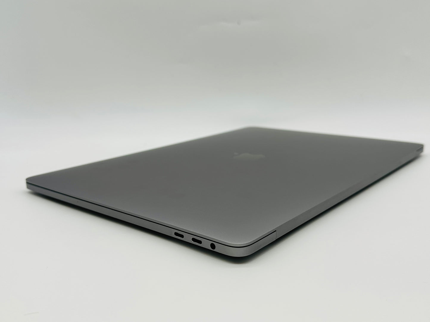 Apple 2019 15 in MacBook Pro TB 2.4GHz 8-Core i9 32GB RAM 1TB SSD Vega 20 4GB