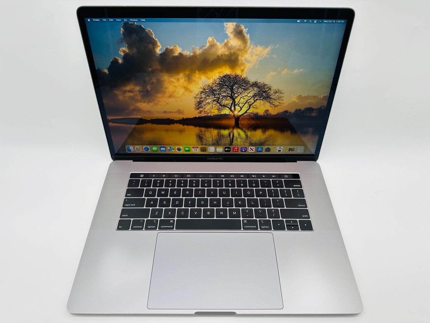 Apple 2018 15 in MacBook Pro TB 2.9GHz 6-Core i9 32GB RAM 1TB SSD RP560X 4GB