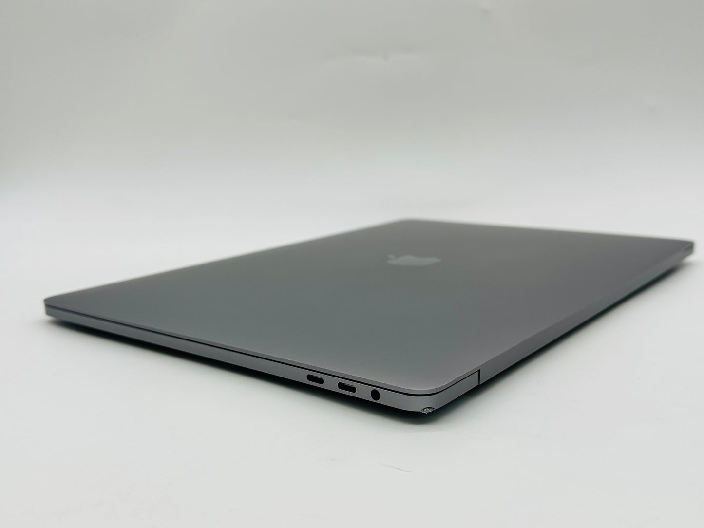 Apple 2019 15 in MacBook Pro TB 2.6GHz 6-Core i7 16GB RAM 256GB SSD RP555X 4GB