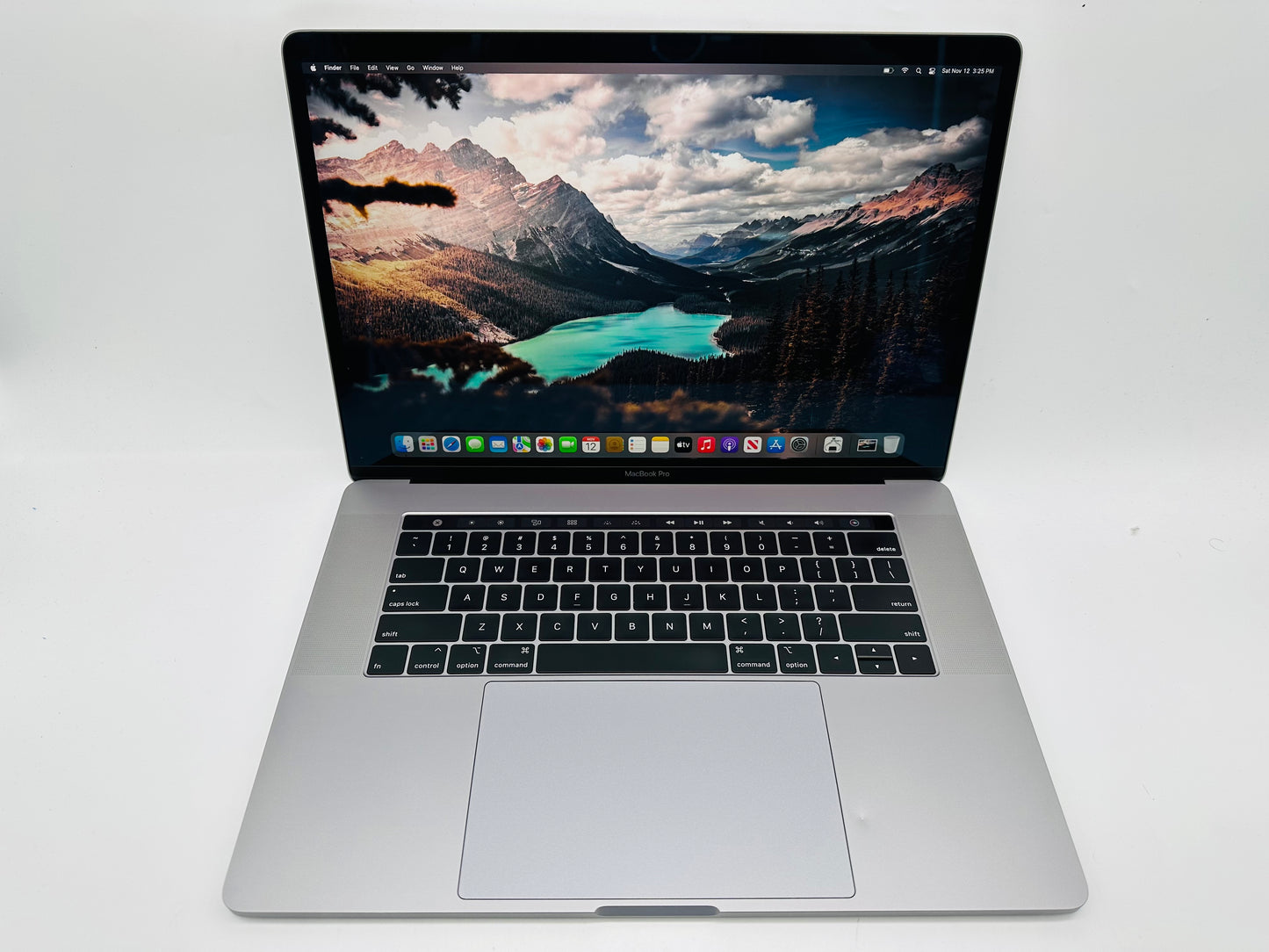 Apple 2018 15 in MacBook Pro TB 2.9GHz 6-Core i9 16GB RAM 1TB SSD RP560X