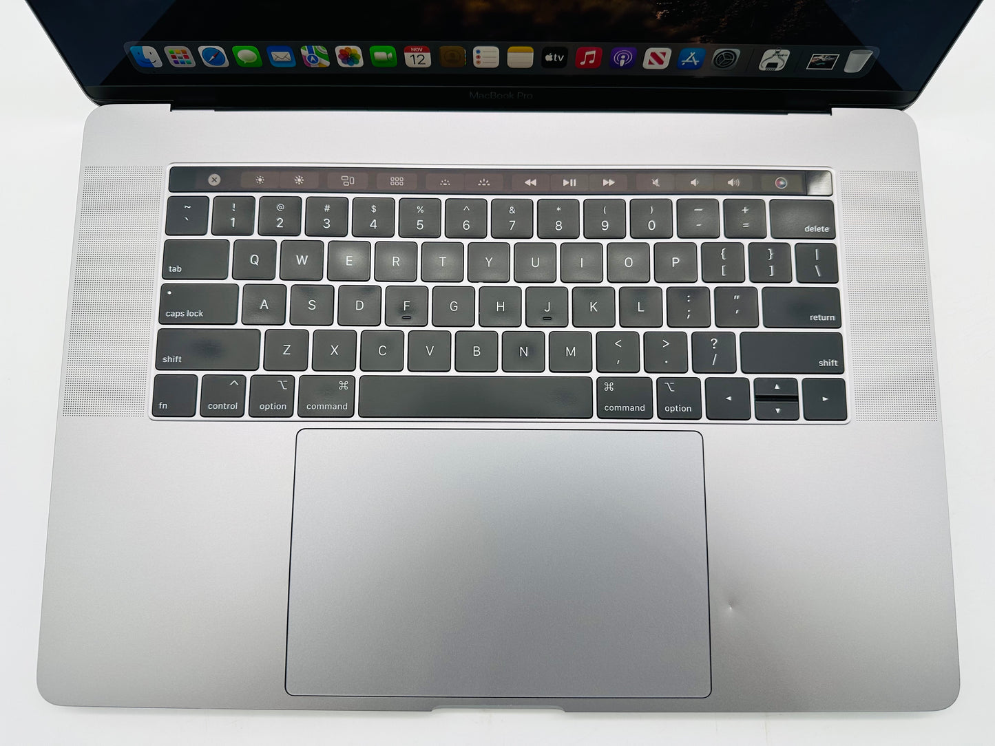 Apple 2018 15 in MacBook Pro TB 2.9GHz 6-Core i9 16GB RAM 1TB SSD RP560X