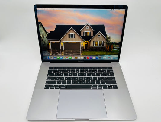 Apple 2018 15 in MacBook Pro TB 2.2GHz 6-Core i7 16GB RAM 256GB SSD RP555X 4GB