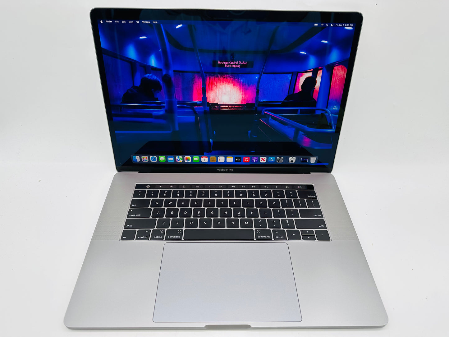 Apple 2018 15 in MacBook Pro TB 2.2GHz 6-Core i7 16GB RAM 256GB SSD RP555X 4GB