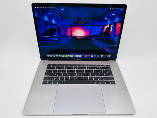 Apple 2018 15 in MacBook Pro TB 2.2GHz 6-Core i7 16GB RAM 256GB SSD RP555X 4GB