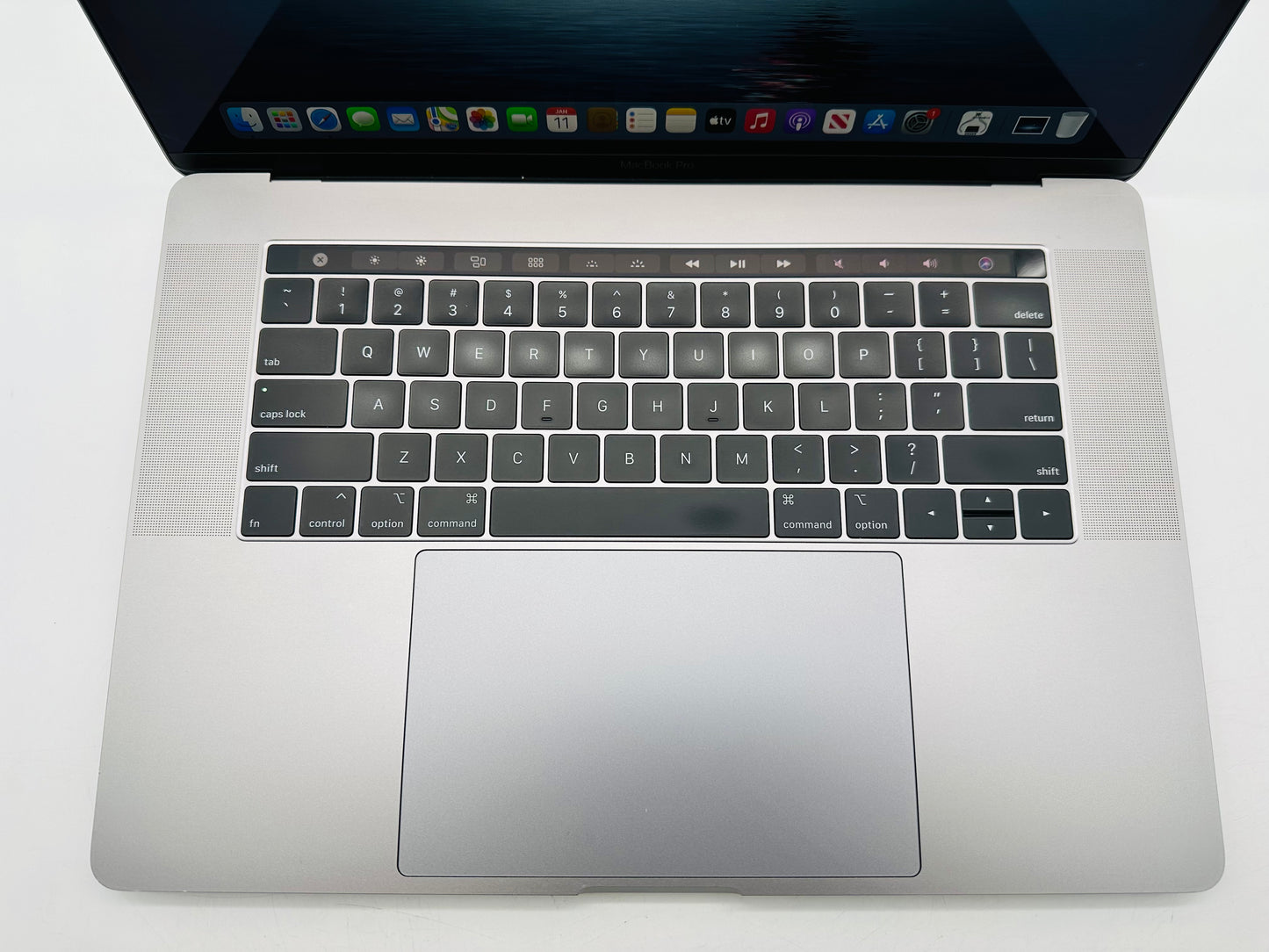 Apple 2019 15 in MacBook Pro TB 2.4GHz 8-Core i9 32GB RAM 512GB SSD RP560X 4GB