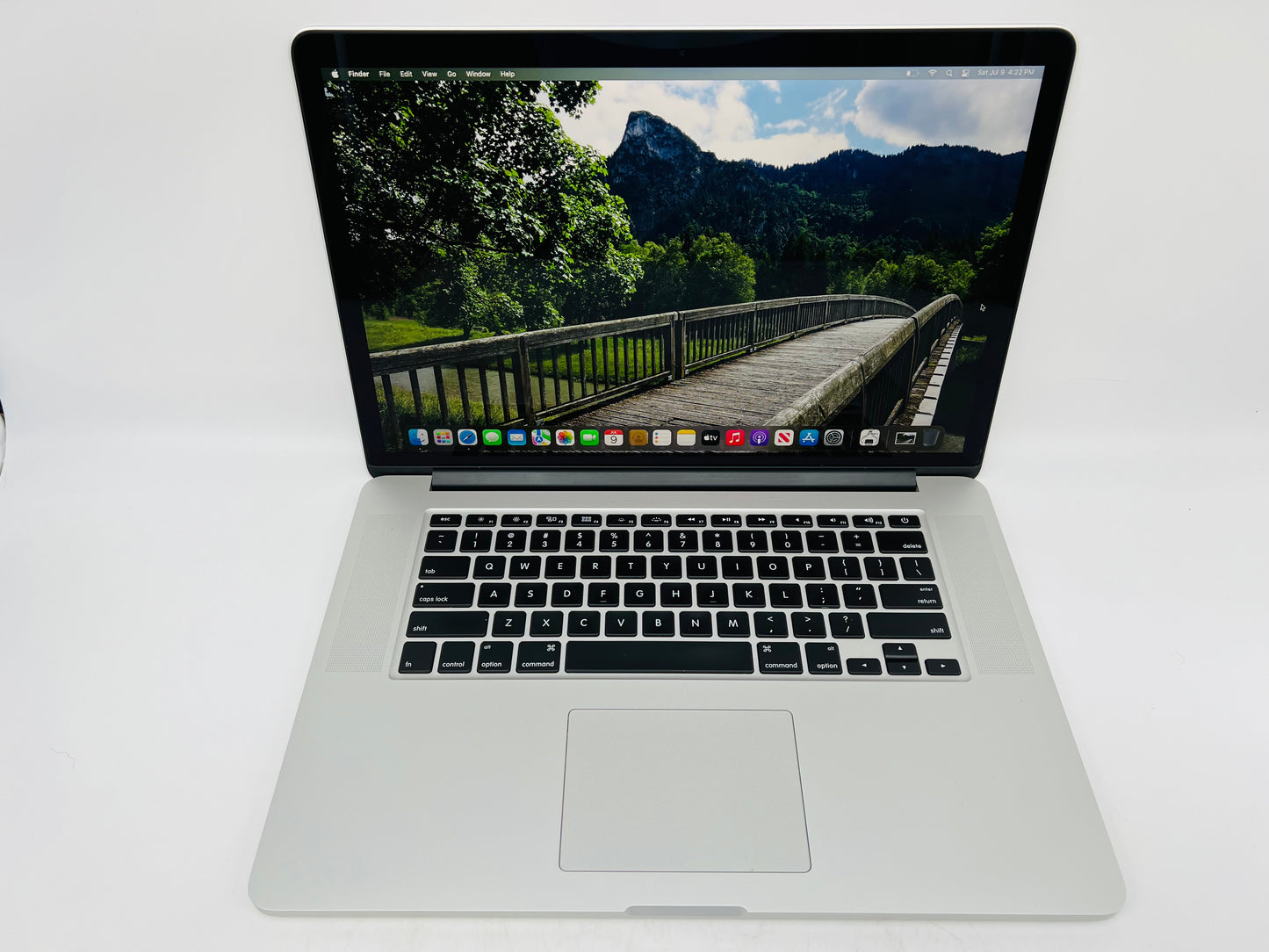 Apple 2015 MacBook Pro 15" 2.2GHz Quad-Core i7 16GB RAM 256GB SSD