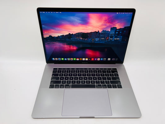 Apple 2018 15 in MacBook Pro TB 2.2GHz 6-Core i7 16GB RAM 256GB SSD RP555X 4GB